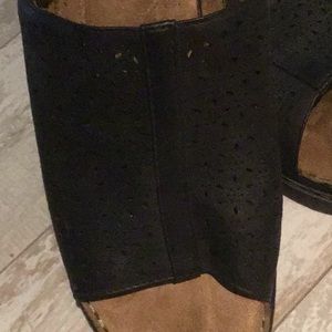 All natural comfort. Leather shoes.